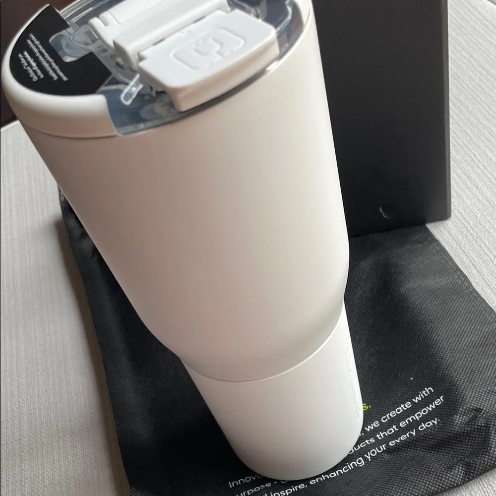 BrüMate NAV 35oz Travel Mug in Matte White brand new in box